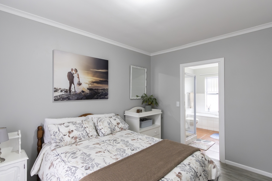 To Let 3 Bedroom Property for Rent in Somerset Ridge Western Cape